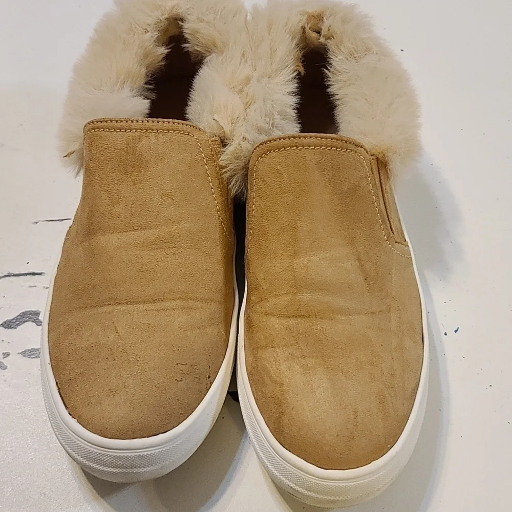 La Sheela Women's Slip-on Shoes Tan Faux Suede W/Cream Faux Fur Size 8 1/2‎ EUC